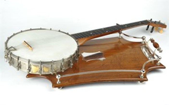 Banjo sitting on wooden tray