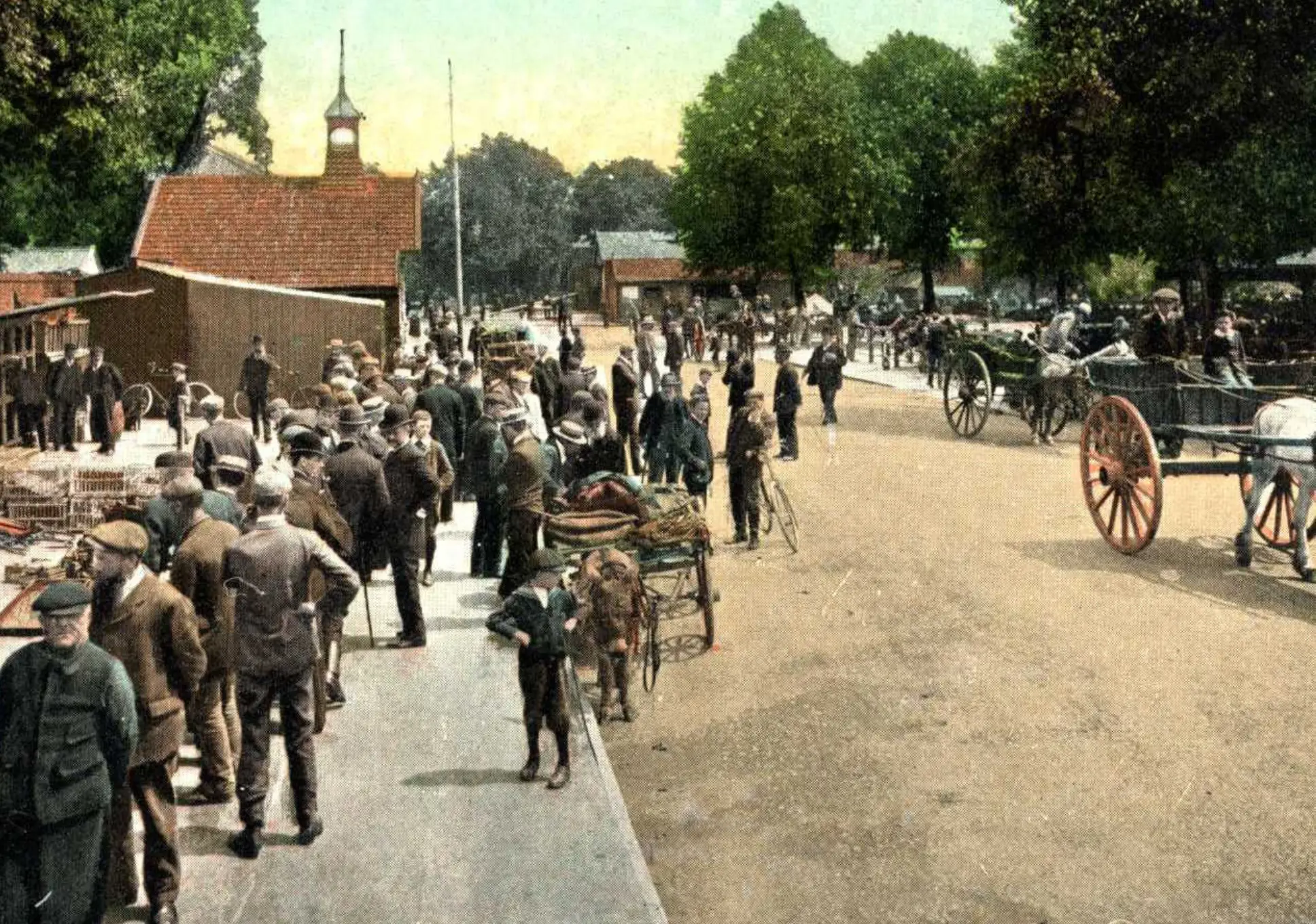 Old photo of Chelmsford, showing lots of men in hats, and horse-drawn transport