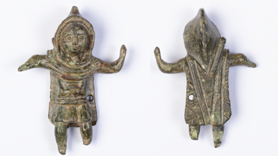 Front and back of a tiny statue wearing a hooded cloak. 