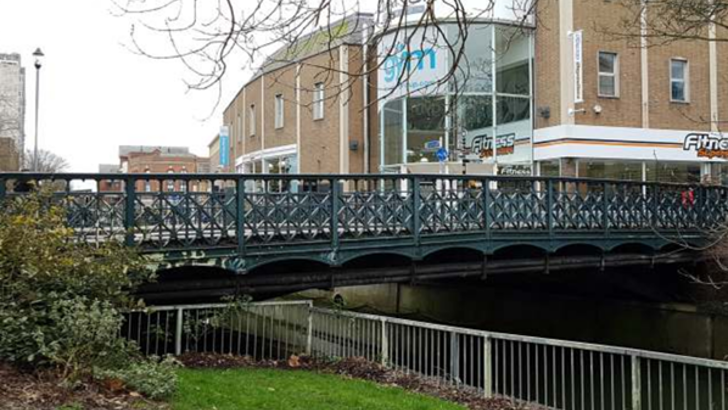 New London Road cast iron bridge over River Can, built in 1840